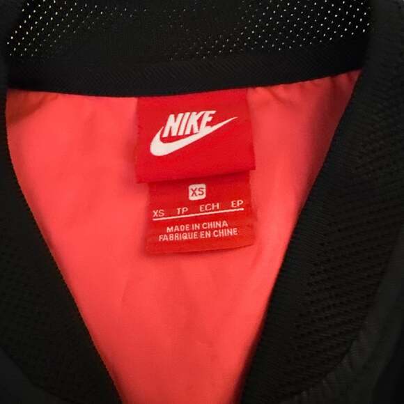 Nike - Picture 2 of 3